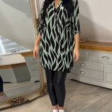 Geertje™ Oversized Blouse met Abstracte Print