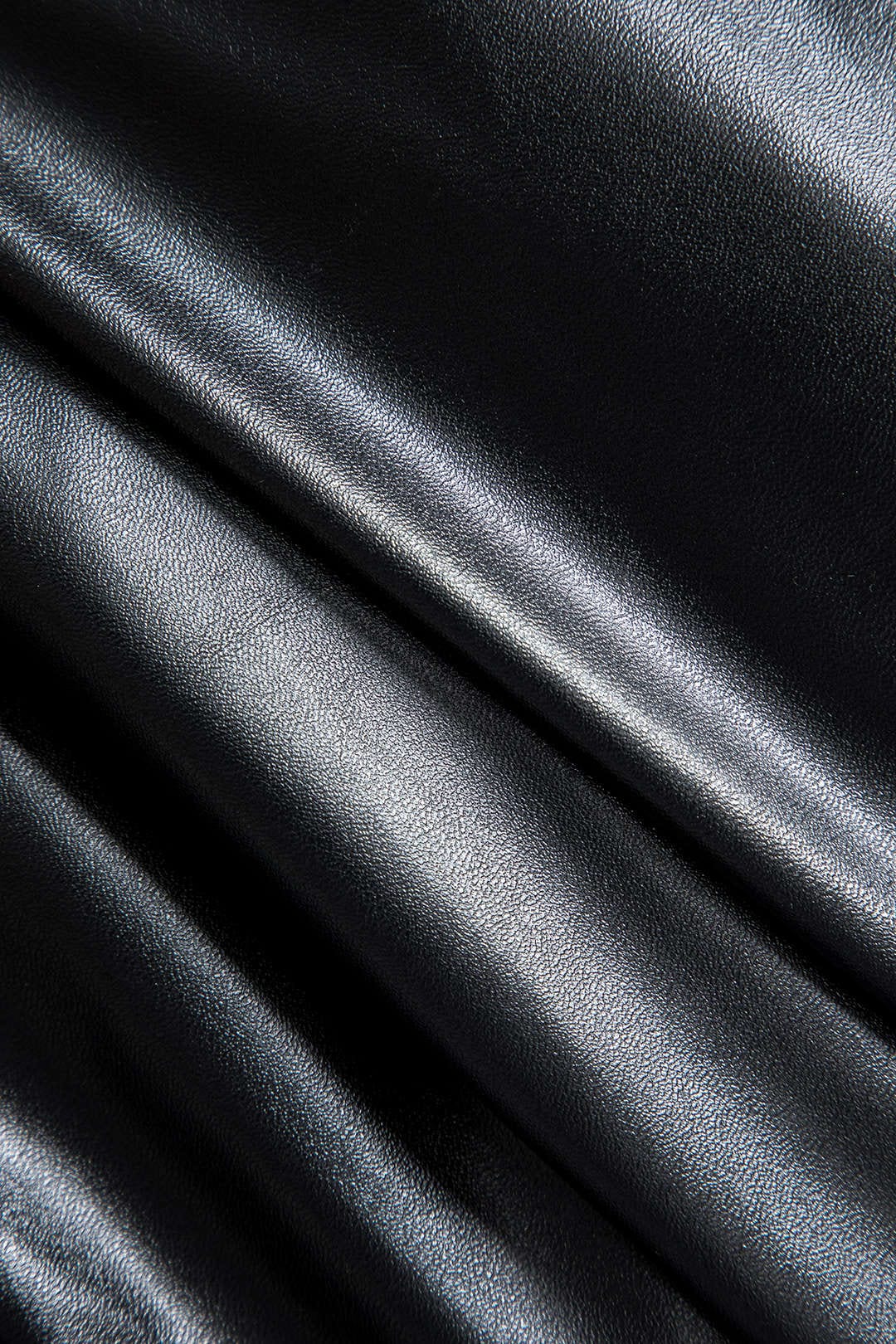 Ermelinda | Figuroverhevend Kunstleder-Midirok met Wickeloptiek, Decoratieve Gesp en Hoge Split
