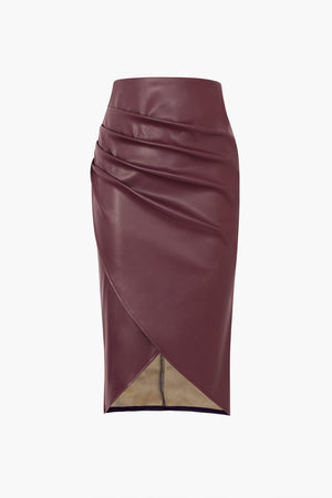 Edwina | Figurbetonende Kunstlederen Midirok met Asymmetrische Wickeloptiek