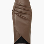 Edwina | Figurbetonende Kunstlederen Midirok met Asymmetrische Wickeloptiek