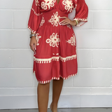 Elegante jurk met patroon en V-hals – perfect voor elke gelegenheid