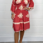 Elegante jurk met patroon en V-hals – perfect voor elke gelegenheid