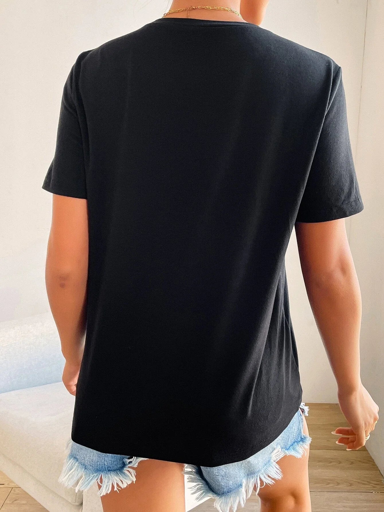 Basis Dames T-Shirt met Hartdetail – Minimalistisch, Casual & Combinatie Sterk