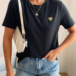 Basis Dames T-Shirt met Hartdetail – Minimalistisch, Casual & Combinatie Sterk