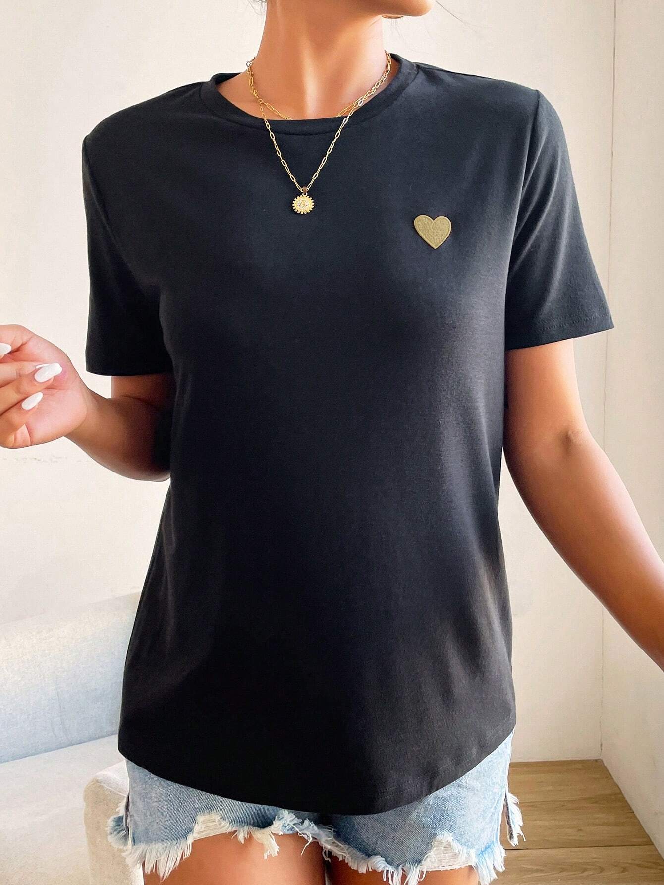 Basis Dames T-Shirt met Hartdetail – Minimalistisch, Casual & Combinatie Sterk