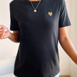 Basis Dames T-Shirt met Hartdetail – Minimalistisch, Casual & Combinatie Sterk