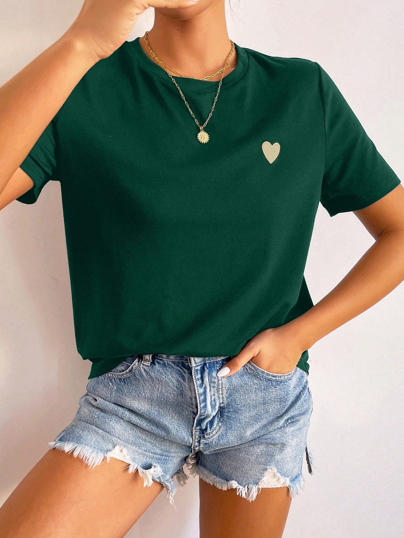 Basis Dames T-Shirt met Hartdetail – Minimalistisch, Casual & Combinatie Sterk