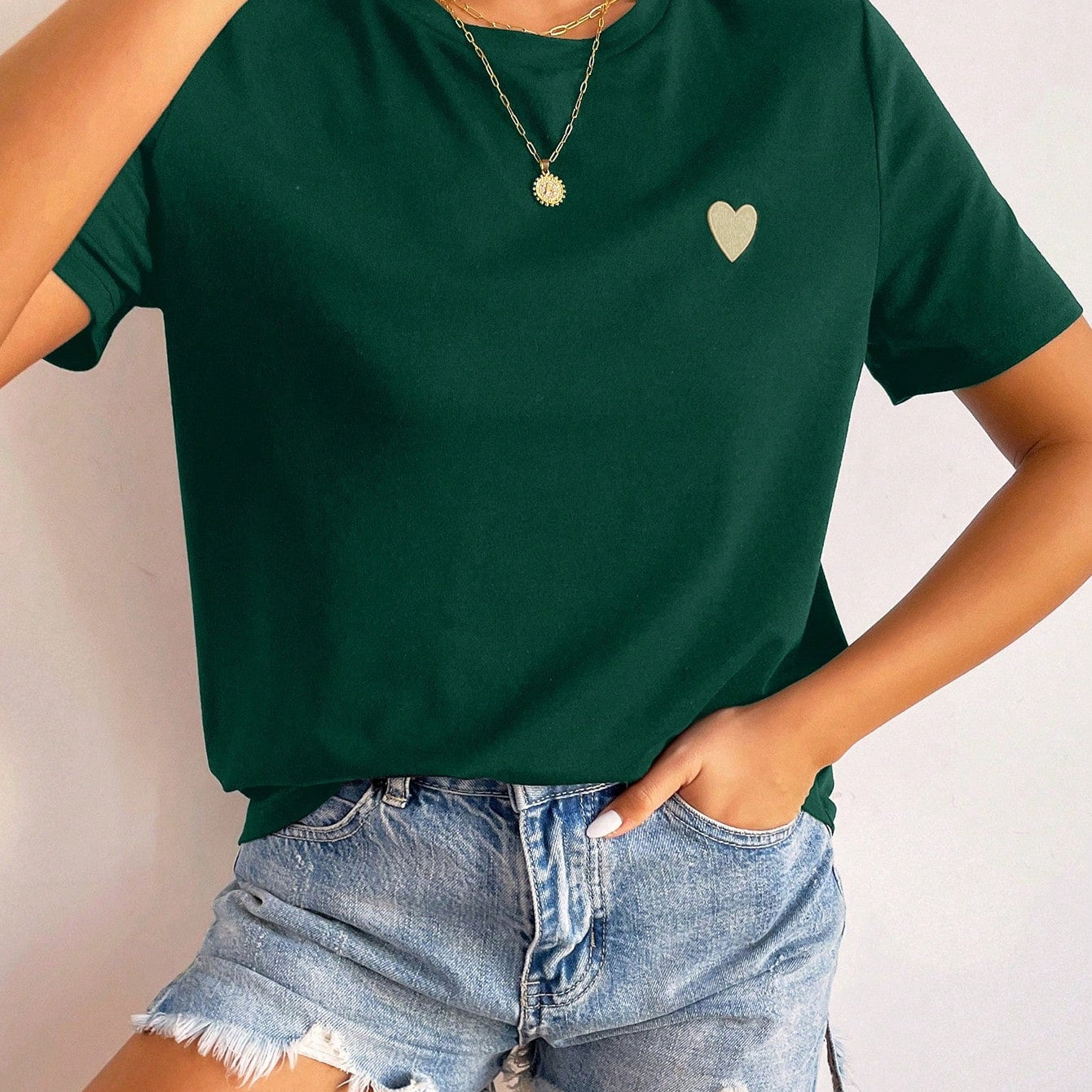 Basis Dames T-Shirt met Hartdetail – Minimalistisch, Casual & Combinatie Sterk