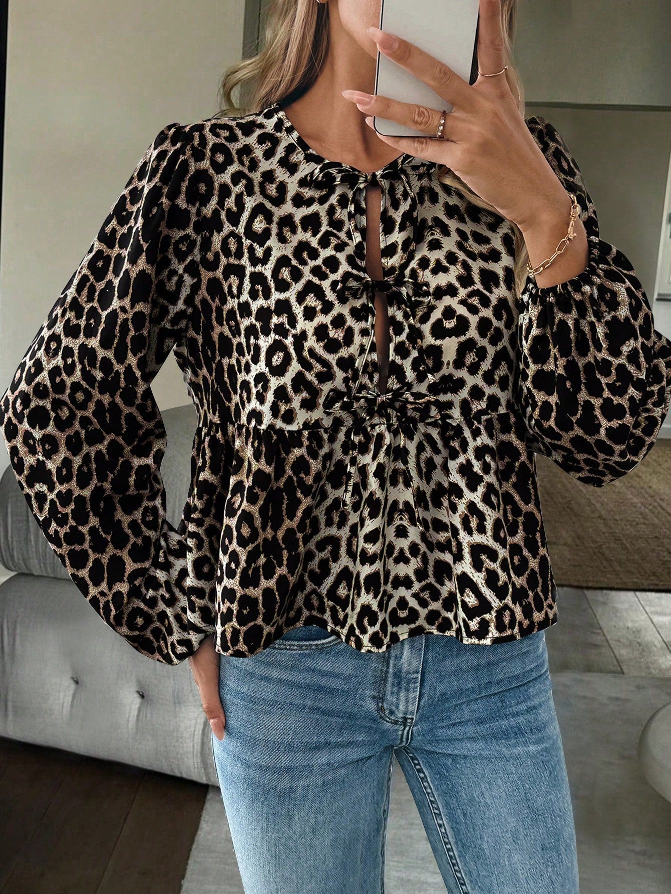 Leopardprint Damesblouse met Strikdetail – Vrouwelijk, Opvallend & Trendbewust