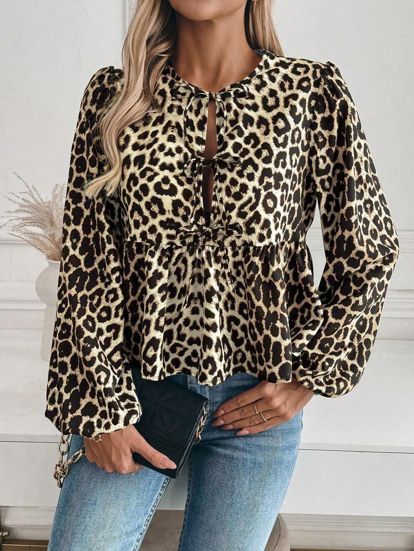Leopardprint Damesblouse met Strikdetail – Vrouwelijk, Opvallend & Trendbewust