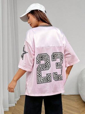 Oversized Jersey Shirt met Dierenprint – Sportief, Trendy & Klaar voor Streetstyle