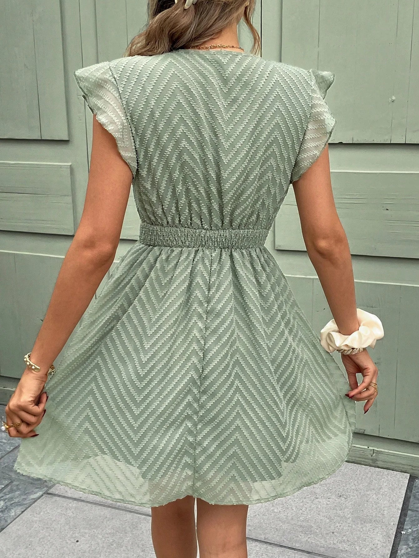 Zomerkleed met V-hals & Haakrand – Luchtig Korte Mouwen Kleed met Tailleband