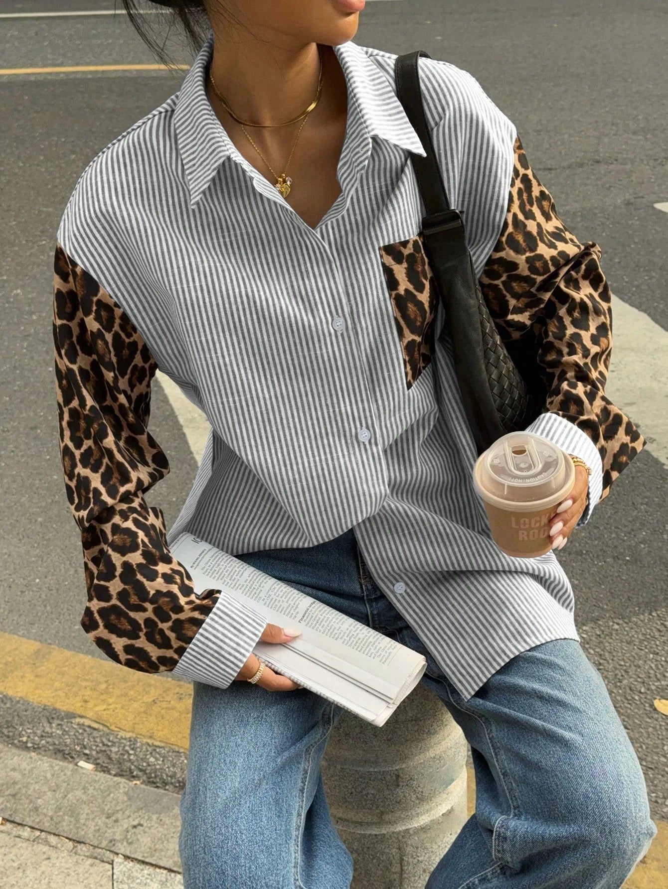Gestreepte Damesblouse met Leeuwdetails – Opvallend, Casual & Streetstyle-klaar