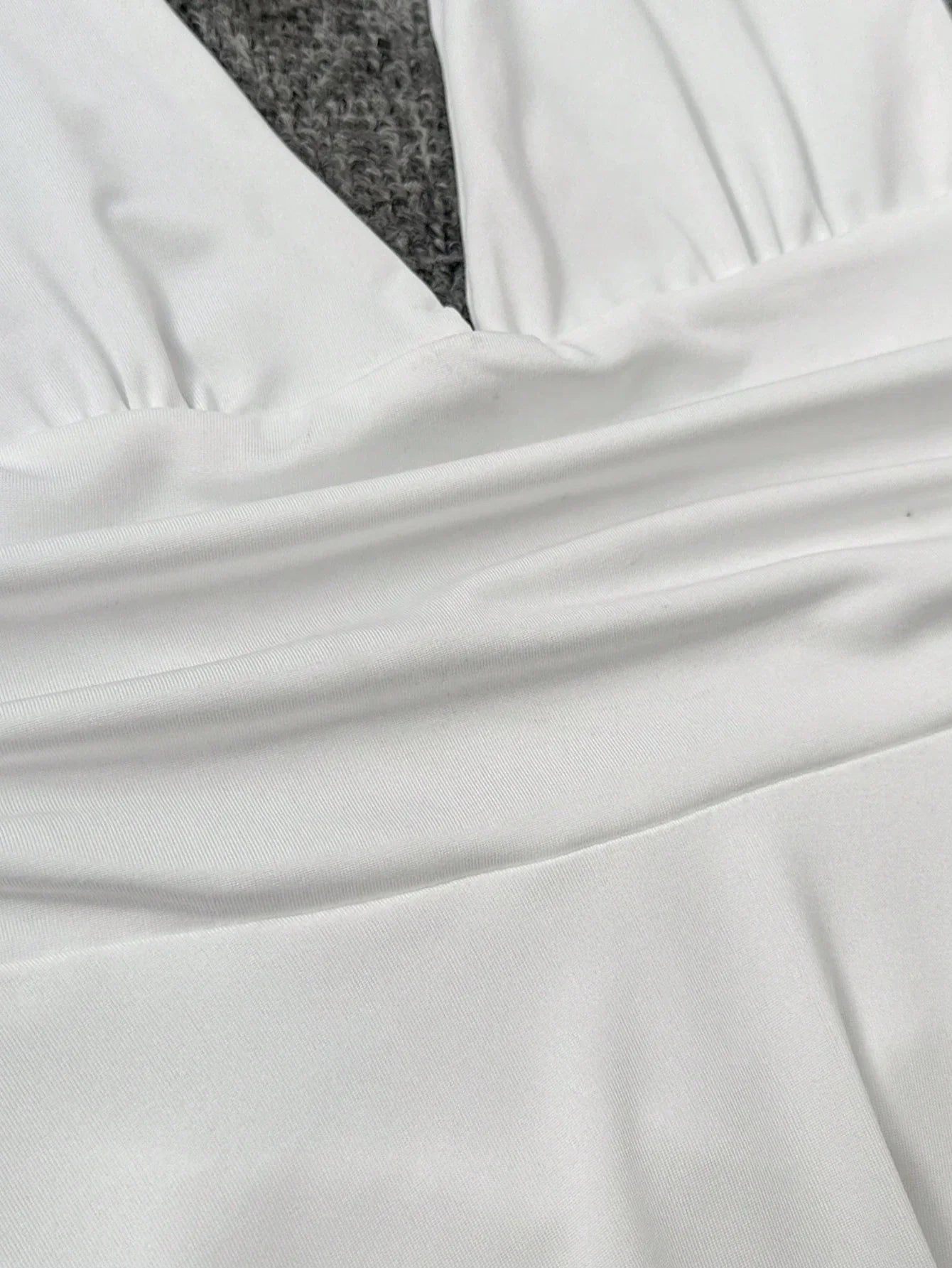 Minidress met halternek en skater-snit – Figuuraccentuerend & Vrouwelijk