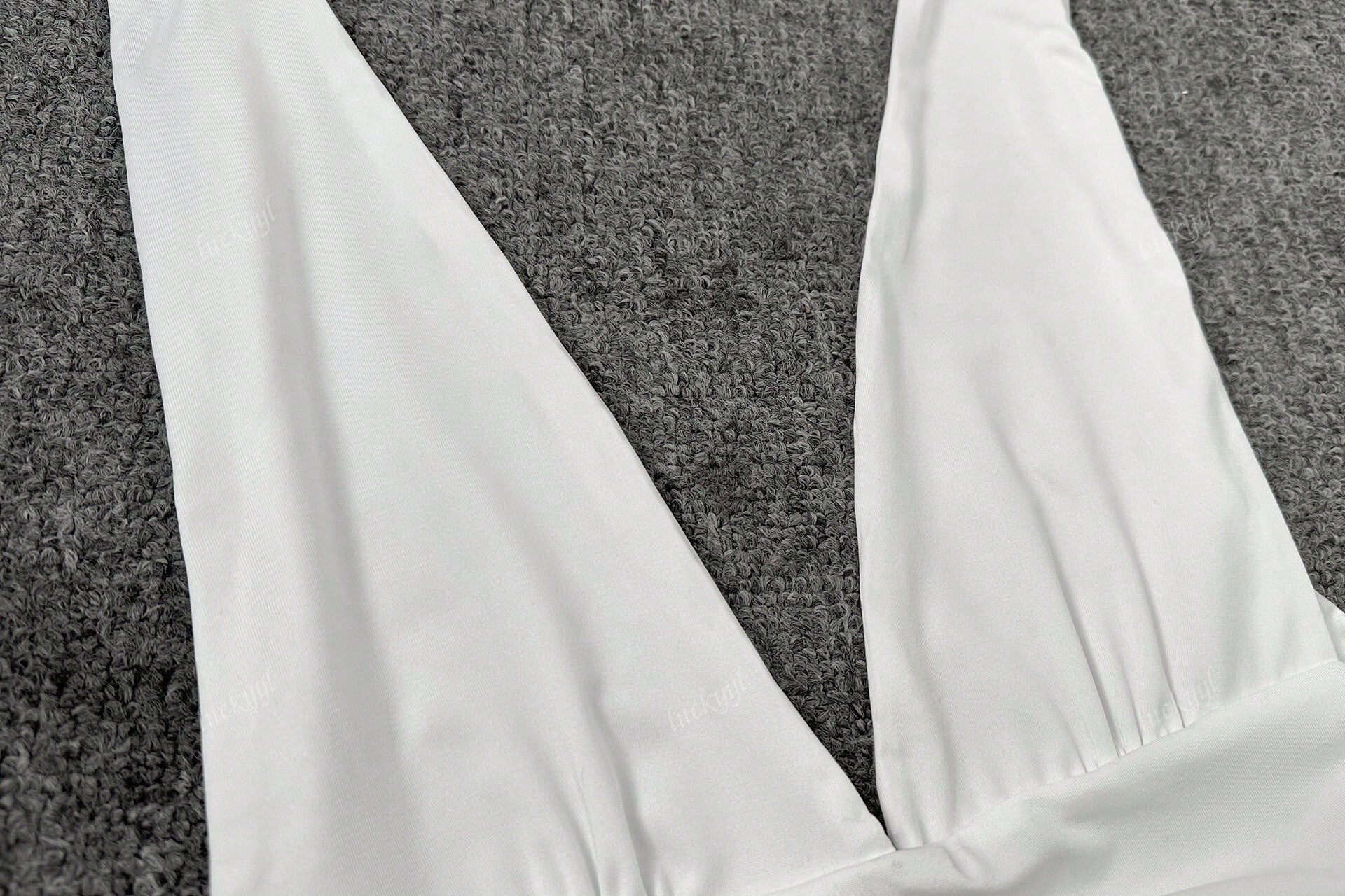 Minidress met halternek en skater-snit – Figuuraccentuerend & Vrouwelijk