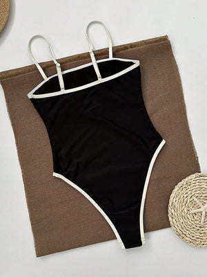 Elegante Dames Badpak Zwart – Eénstuk met hoge beenuitsnijding & stijlvolle contrastdetails