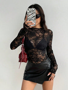 Geknipte kanten blouse met lange mouwen – Sexy, Transparant & Vrouwelijk