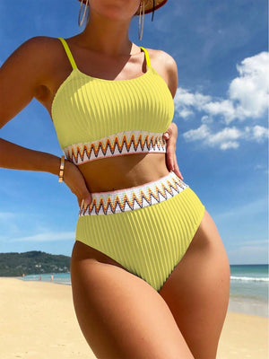 Zwarte High-Waist Bikini met Chevron-Detail – 2-delig Set met Spaghettibandjes &amp; Structuurstof