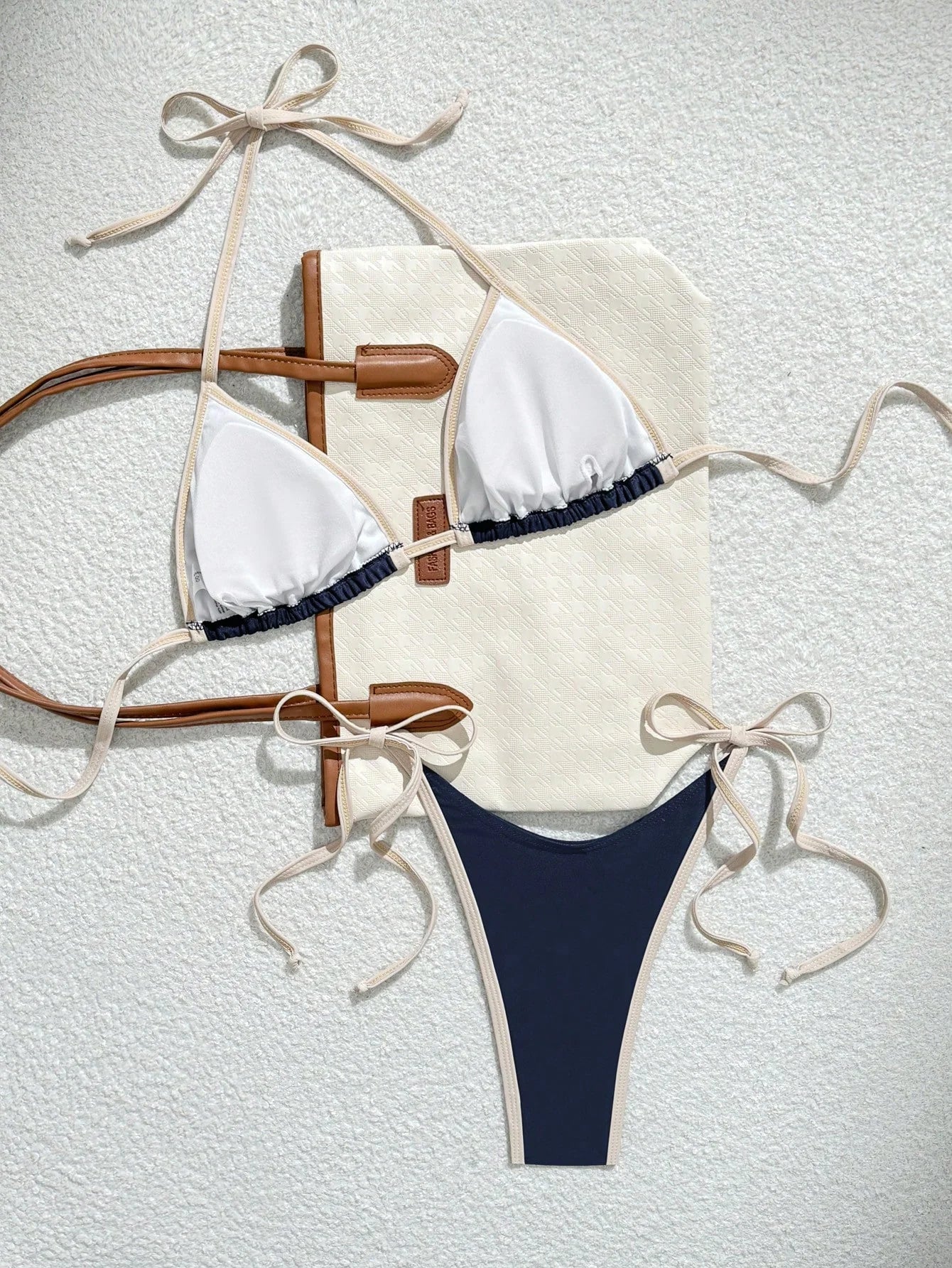 Sexy Triangle-Bikini in Marineblauw met Contrastzoom – Minimalistische 2-delige Set om te Touwen