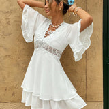 Witte Boho-zomerjurk met kant en volant – V-hals & losse pasvorm | Zendoo
