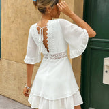 Witte Boho-zomerjurk met kant en volant – V-hals & losse pasvorm | Zendoo