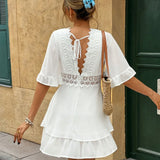 Witte Boho-zomerjurk met kant en volant – V-hals & losse pasvorm | Zendoo