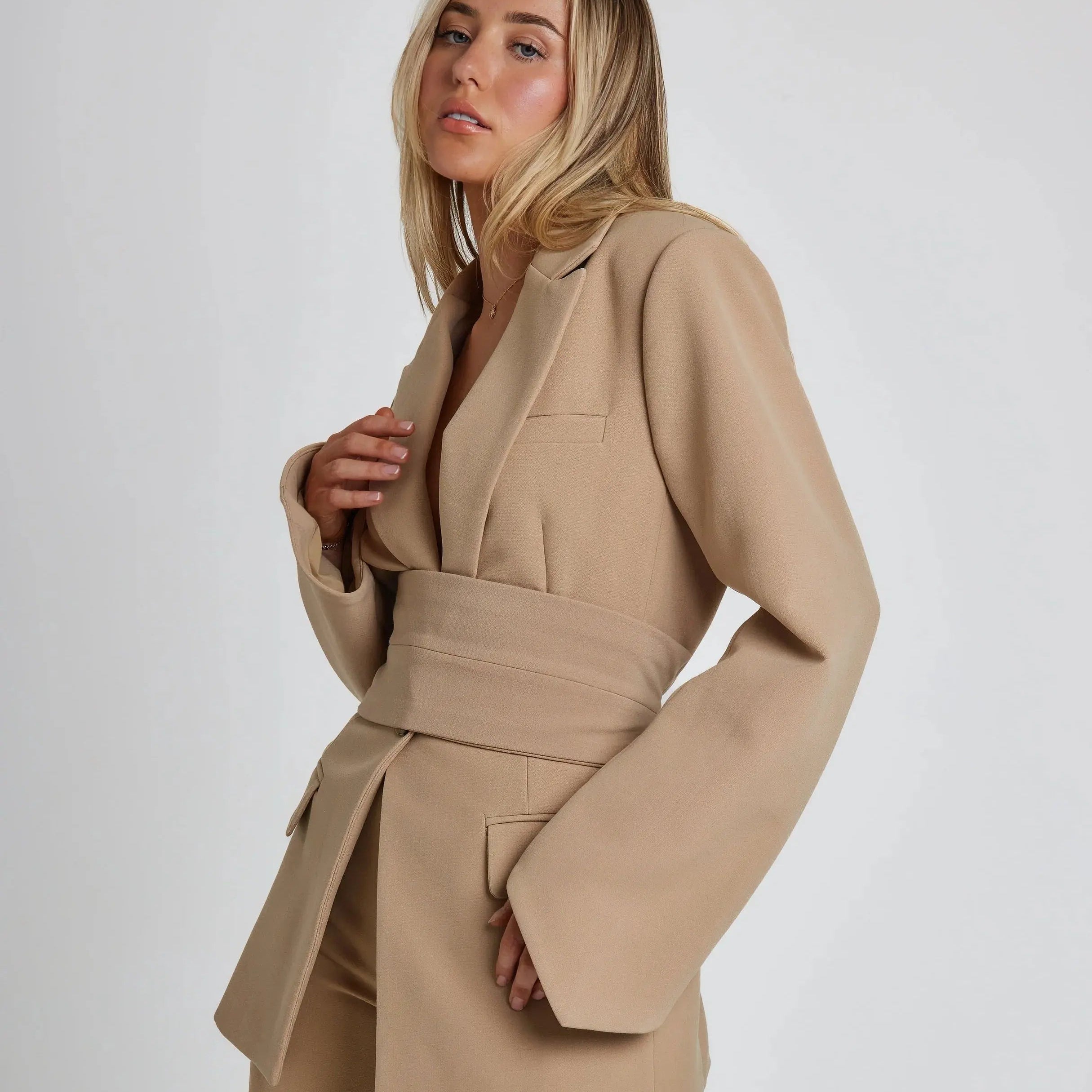Janina | Elegante Blazer met Riem – Stijlvol Ontwerp voor Elke Gelegenheid