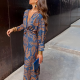Elegante midi-jurk met twist-detail en bloemmotief – Tijdloos en stijlvol