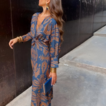 Elegante midi-jurk met twist-detail en bloemmotief – Tijdloos en stijlvol