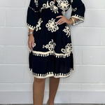 Elegante jurk met patroon en V-hals – perfect voor elke gelegenheid