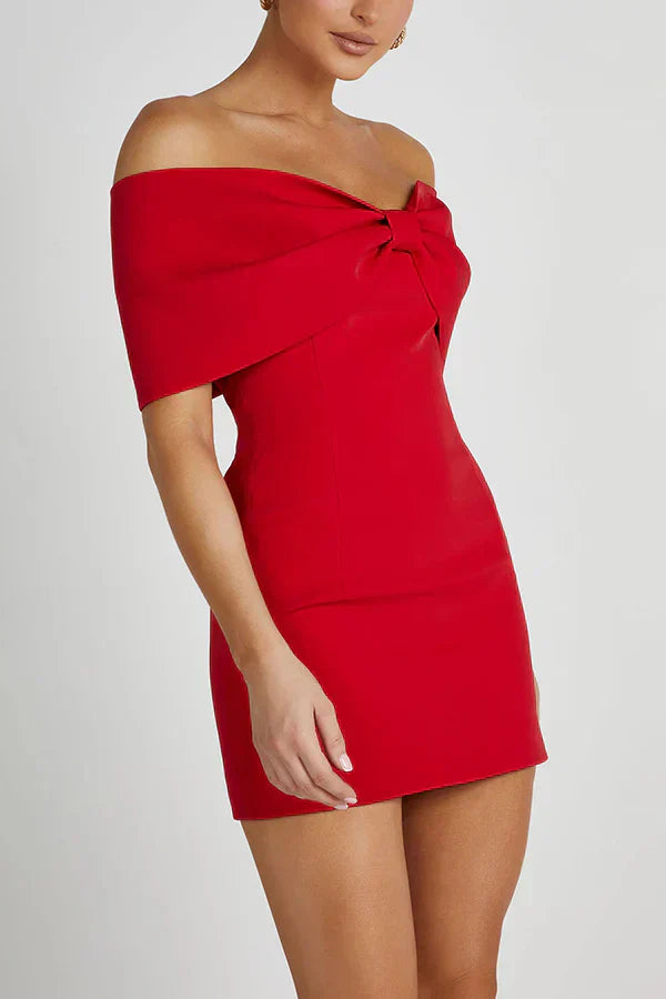 Elly | Off-shoulder Minikleed met Strikdetail