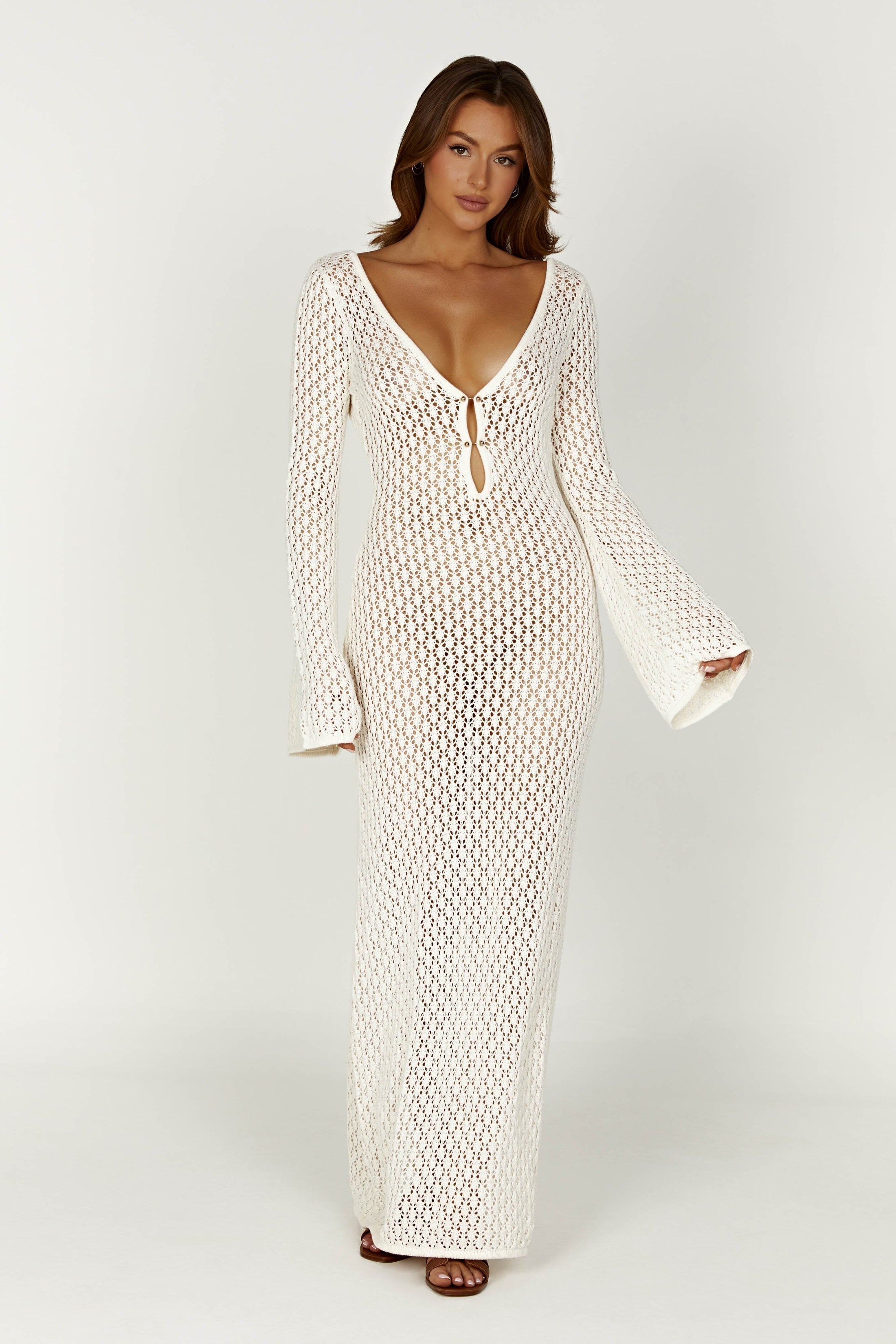 Maxi-jurk in haaklook met diepe halslijn en lange mouwen