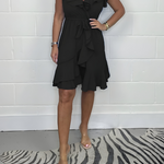 Elegante ruchesjurk met V-hals – vrouwelijke look voor elke gelegenheid
