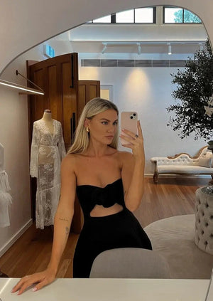 Emily | Zwarte Bustier-Minikleed met 3D Rozen-Detail & Cut-Out
