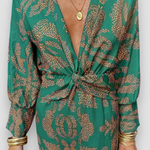Elegante midi-jurk met twist-detail en bloemmotief – Tijdloos en stijlvol