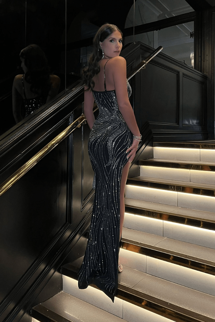 Sophie | Glamoureuze Strass Avondjurk met Beinsplit – Elegantie & Luxe in Zwart