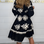 Elegante jurk met patroon en V-hals – perfect voor elke gelegenheid