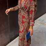 Elegante midi-jurk met twist-detail en bloemmotief – Tijdloos en stijlvol