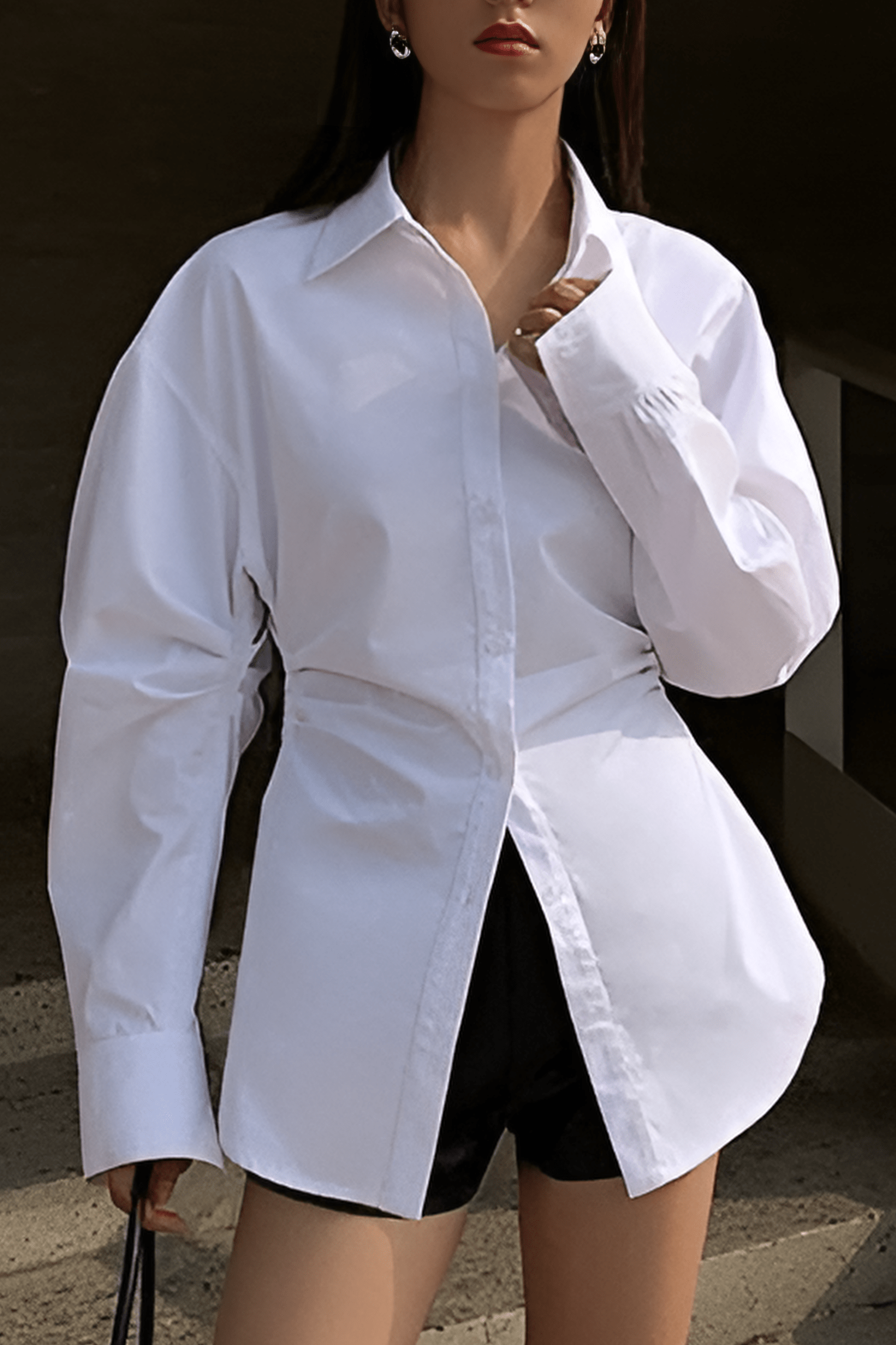 Ilaria | Witte Oversized Blouse met Benadrukte Taille en Klassieke Kraag
