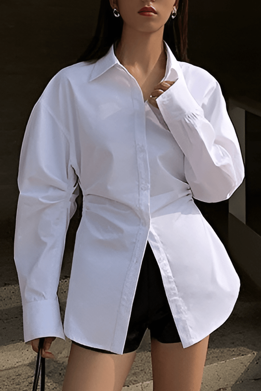 Ilaria | Witte Oversized Blouse met Benadrukte Taille en Klassieke Kraag