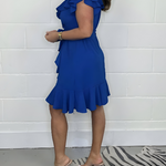 Elegante ruchesjurk met V-hals – vrouwelijke look voor elke gelegenheid