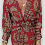 Elegante midi-jurk met twist-detail en bloemmotief – Tijdloos en stijlvol