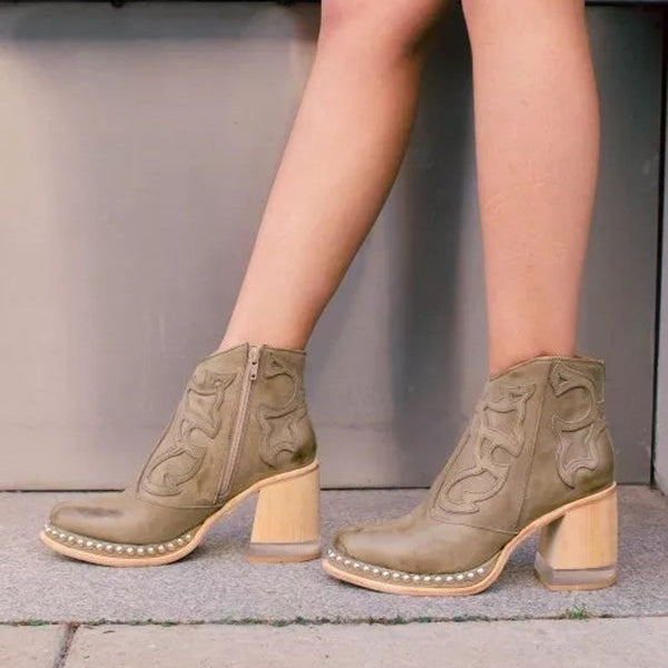 Elisa | Western Enkellaarsjes in Nude met Blokhak & Nieten