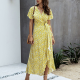 Gebloemd Wikkeljurk met V-hals & Ruffles – Zomerachtig & Elegant