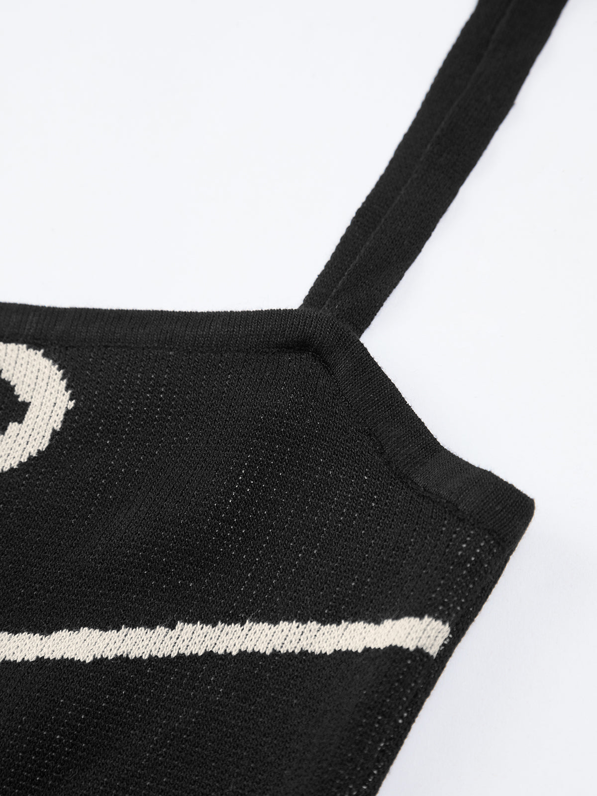 Maisie | Figuuraccentuerende midijurk met abstract patroon en delicate spaghettibandjes