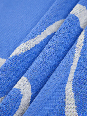 Maisie | Figuuraccentuerende midijurk met abstract patroon en delicate spaghettibandjes
