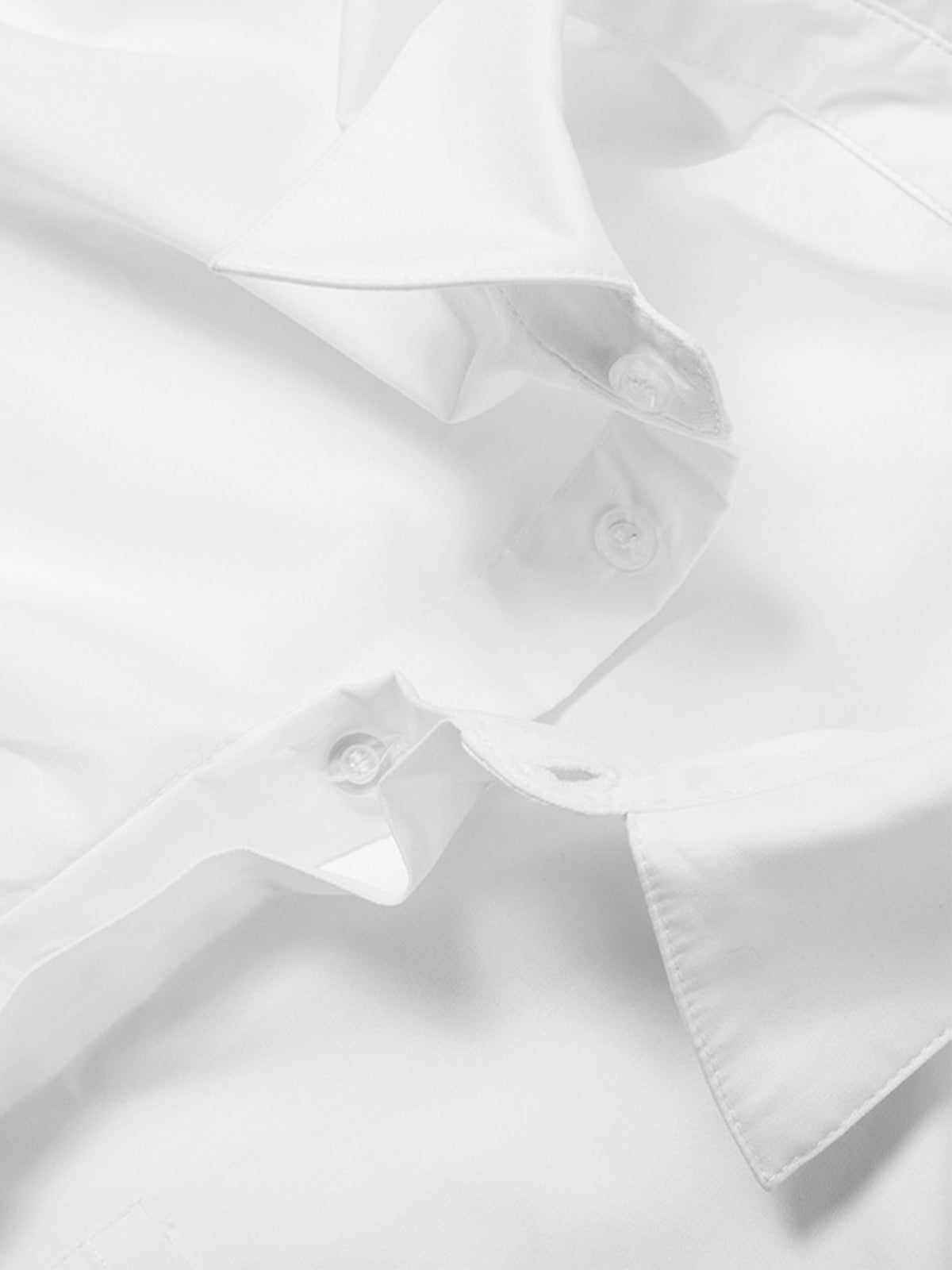 Geknipte Damesblouse met Raw Cut – Modern, Urban & Statementsterk