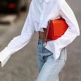 Geknipte Damesblouse met Raw Cut – Modern, Urban & Statementsterk