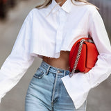 Geknipte Damesblouse met Raw Cut – Modern, Urban & Statementsterk