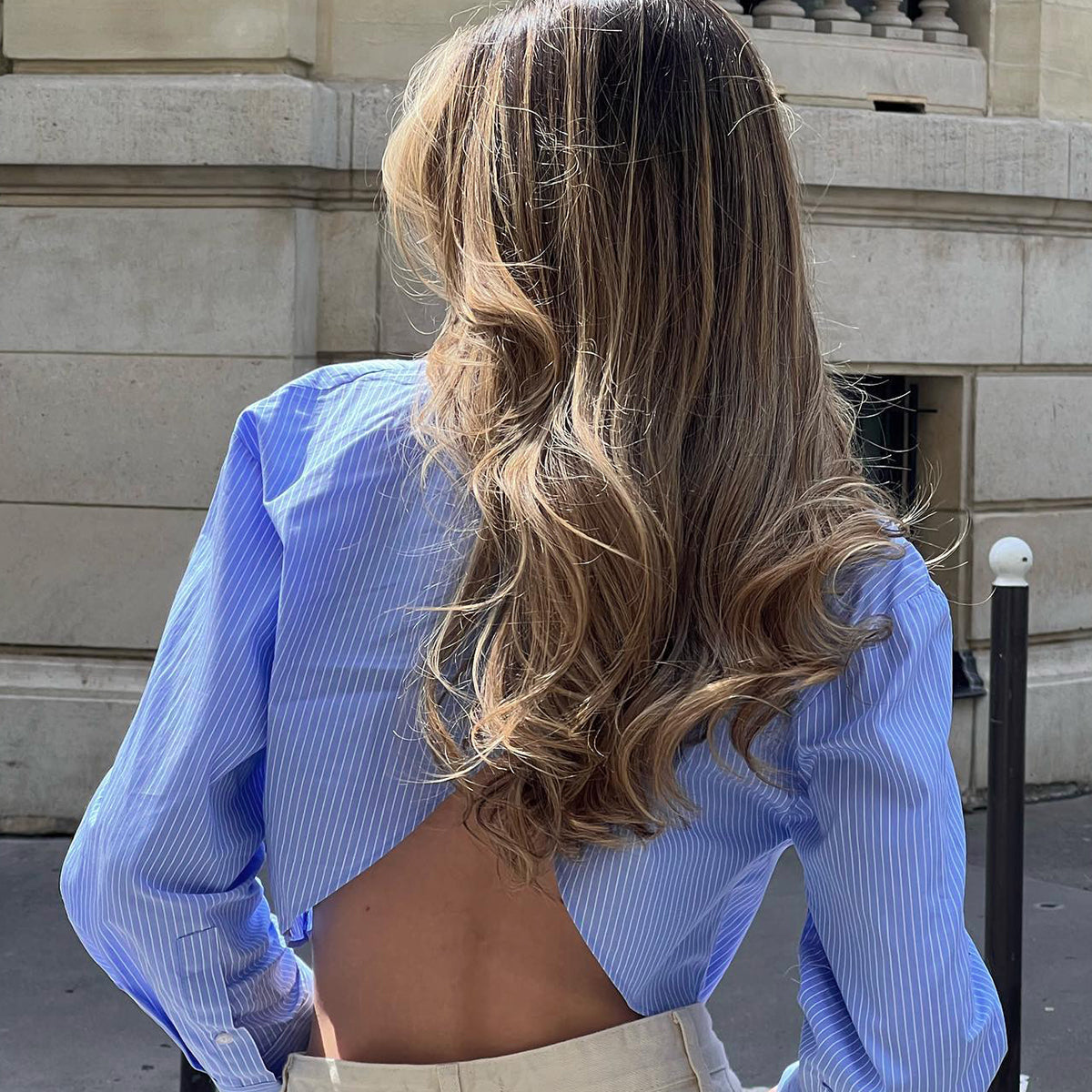 Gestreepte cropped damesblouse in lichtblauw – Modern & Chic